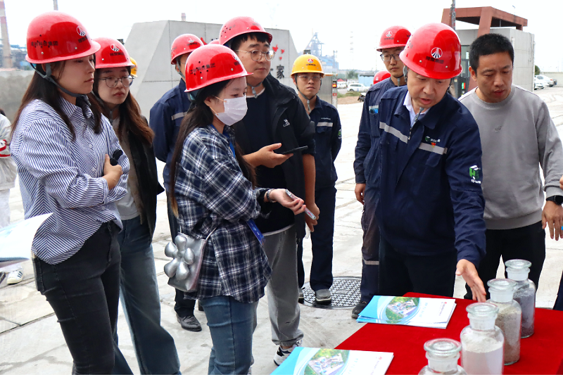 渭南“向‘新’而行”采訪團(tuán)走進(jìn)韓城昇隆公司